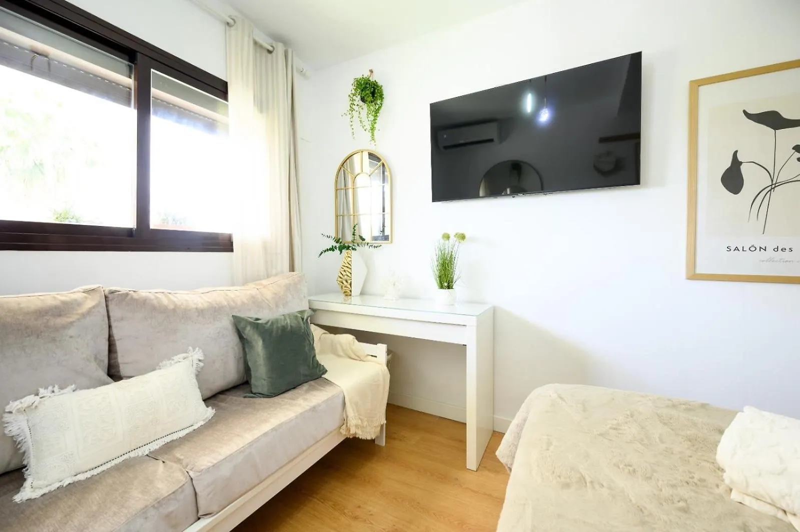 Estudio Con Parking Teatinos Malaga Living דירה